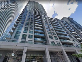 19 Grand Trunk Crescent in Toronto, ON - Building Photo