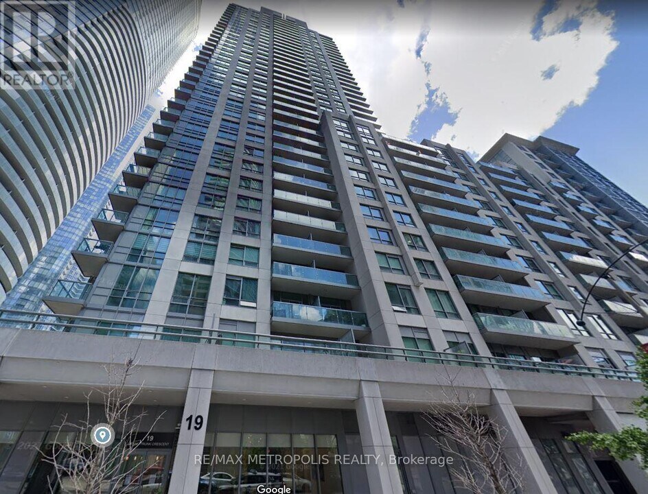 19 Grand Trunk Crescent in Toronto, ON - Building Photo