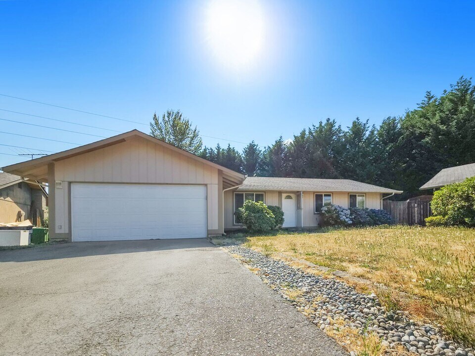 17317 125th Ave SE in Renton, WA - Building Photo