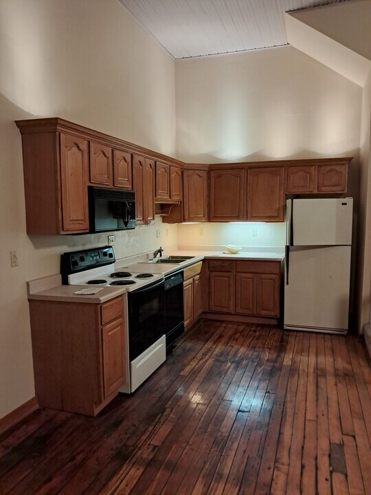 129 2nd Ave NE, Unit B in Independence, IA - Foto de edificio