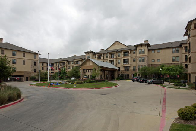 Lakeview at Josey Ranch in Carrollton, TX - Foto de edificio - Building Photo