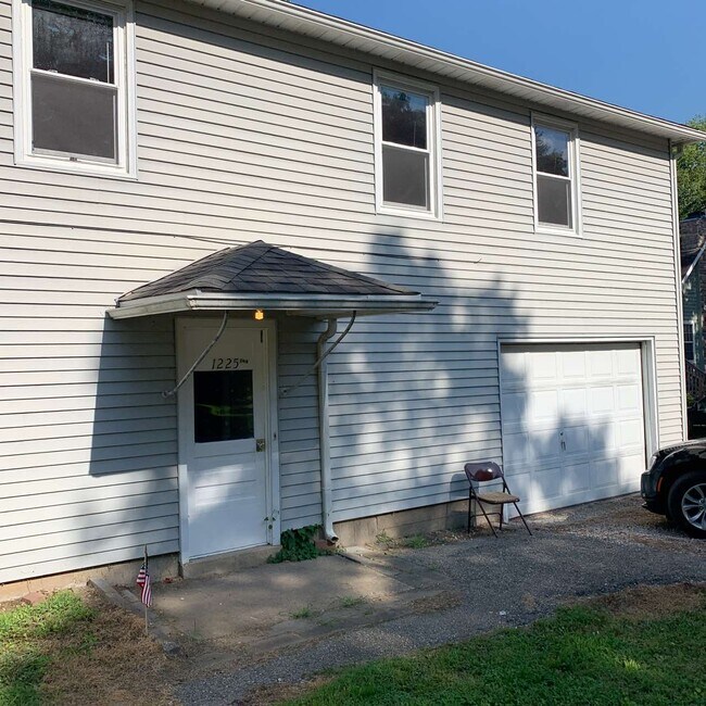 1225.5 High St Rentals in Baldwin City, KS