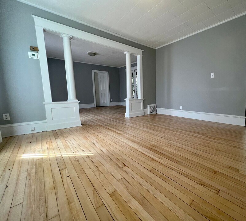 3326 Fremont Ave N-Unit -Unit 1 in Minneapolis, MN - Building Photo