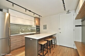 910 N Lake Shore Dr-Unit -517 in Chicago, IL - Building Photo - Building Photo