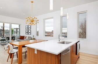 2752 N Clay St, Unit 204 in Denver, CO - Foto de edificio - Building Photo