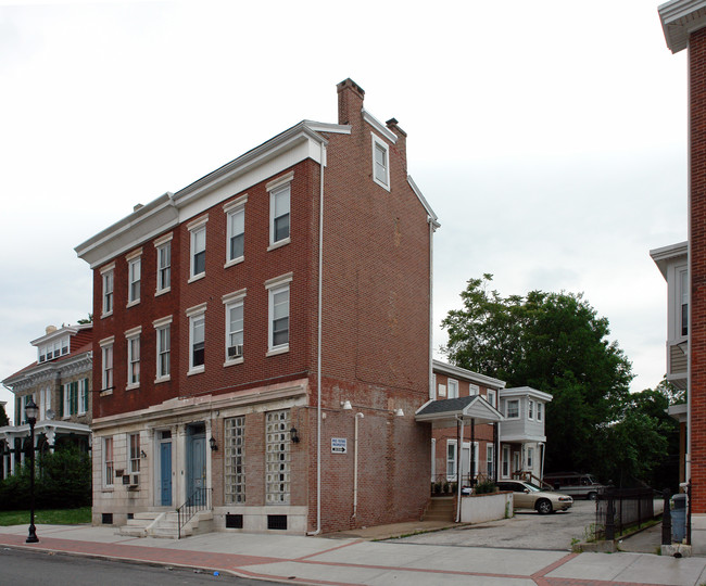 824 Dekalb St in Norristown, PA - Foto de edificio - Building Photo