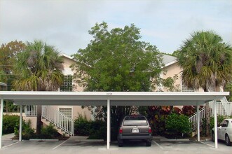 26747 Little John Ct, Unit #9 in Bonita Springs, FL - Foto de edificio - Building Photo