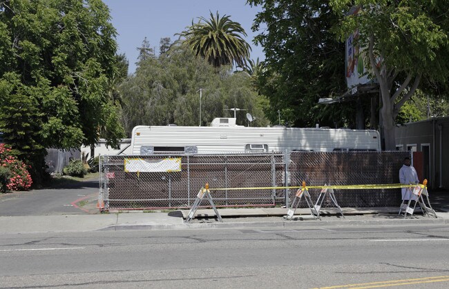 The Pines Trailer Park in San Leandro, CA - Building Photo - Building Photo