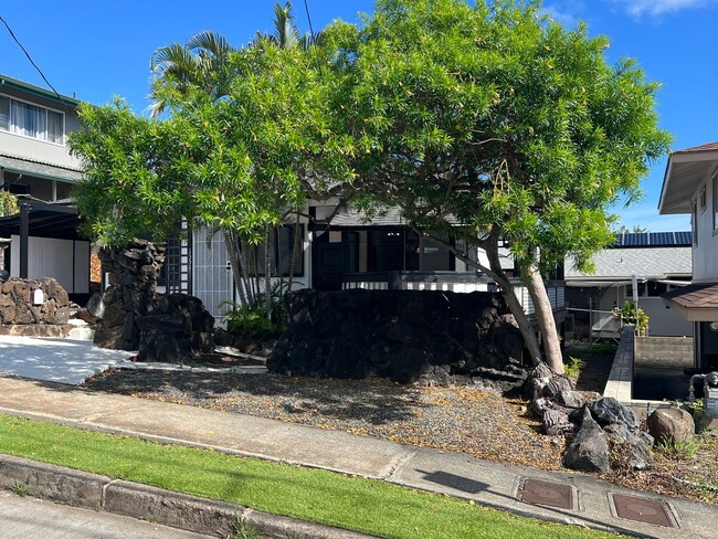 1351 13th Ave in Honolulu, HI - Building Photo - Building Photo