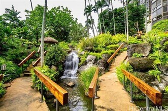 521 Hahaione St in Honolulu, HI - Building Photo - Building Photo