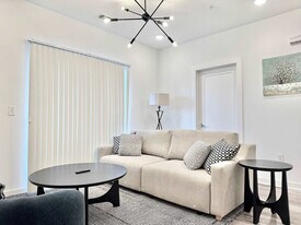 525 Parkway Dr NE in Atlanta, GA - Building Photo