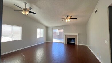 3105 Silver Spur Way in Bakersfield, CA - Building Photo - Building Photo