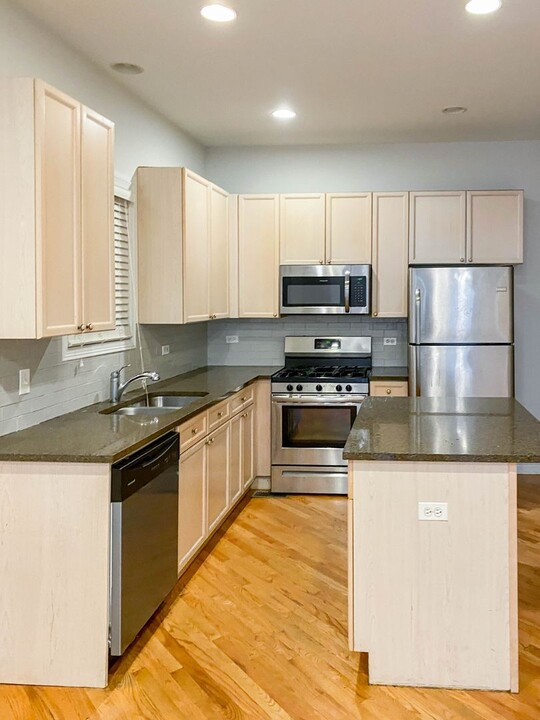 2732 N Wayne Ave in Chicago, IL - Building Photo