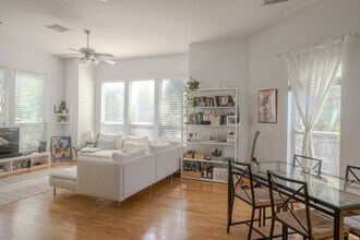 2609 Link Rd in Houston, TX - Foto de edificio - Building Photo