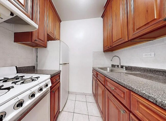 225 E 26th St, Unit 3N in New York, NY - Foto de edificio - Building Photo