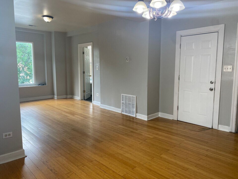4429 W Adams St in Chicago, IL - Building Photo