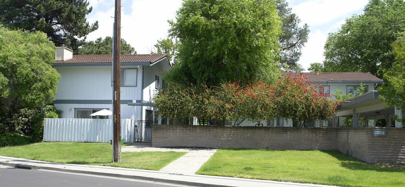 2534 Jones Rd in Walnut Creek, CA - Foto de edificio