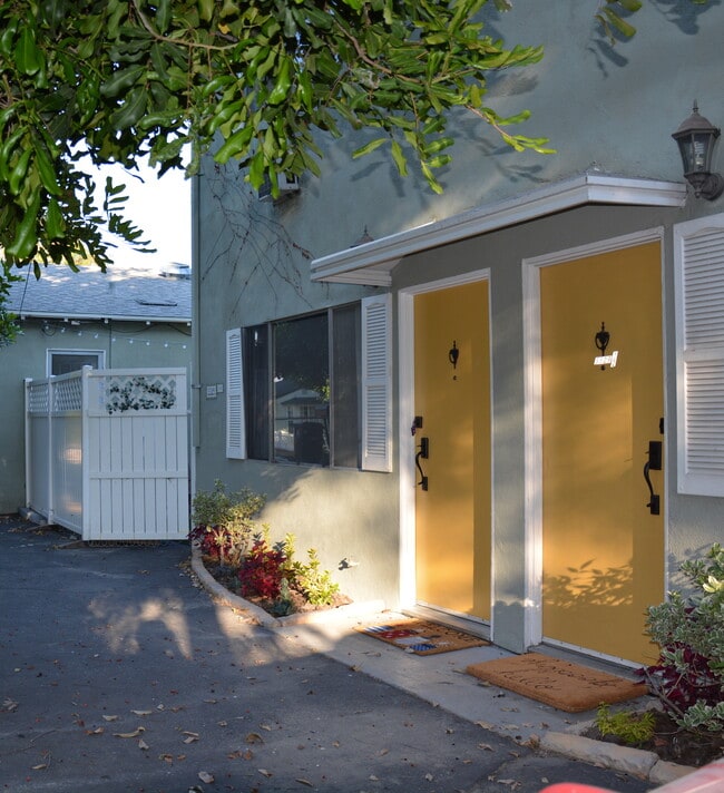 5529 Cartwright, Unit 1/4 in North Hollywood, CA - Building Photo - Building Photo