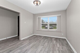 3600 W Davis St in Conroe, TX - Building Photo - Building Photo