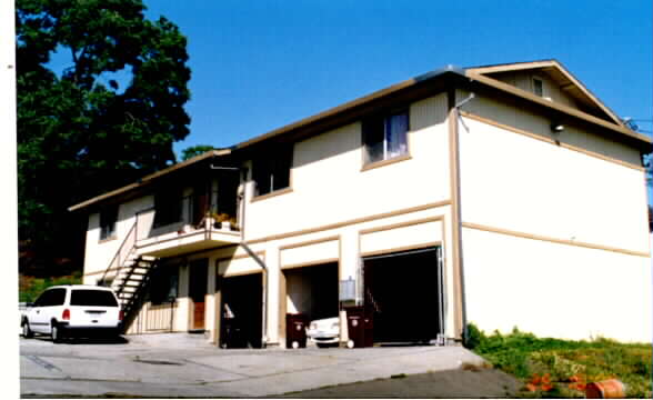 16570 Los Banos St in San Leandro, CA - Building Photo - Building Photo