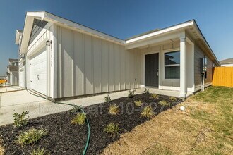 3870 Trail de Paris in New Braunfels, TX - Building Photo - Building Photo