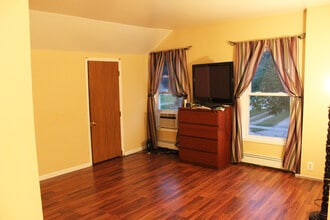 428 Merrick St, Unit 428 Merrick in Adrian, MI - Building Photo - Building Photo