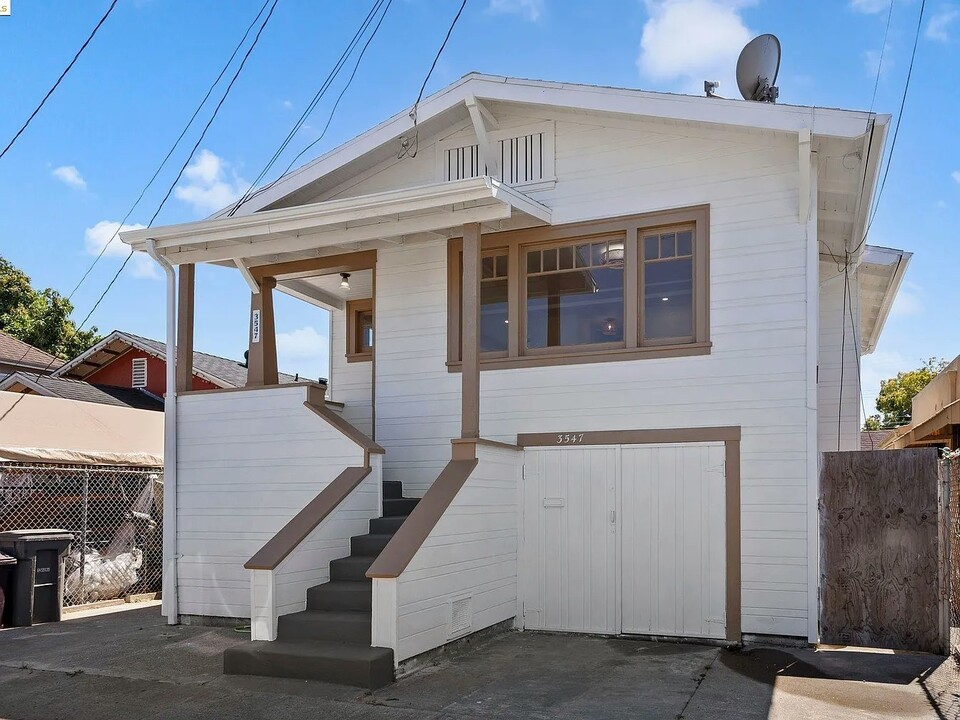 3547 Suter St in Oakland, CA - Building Photo