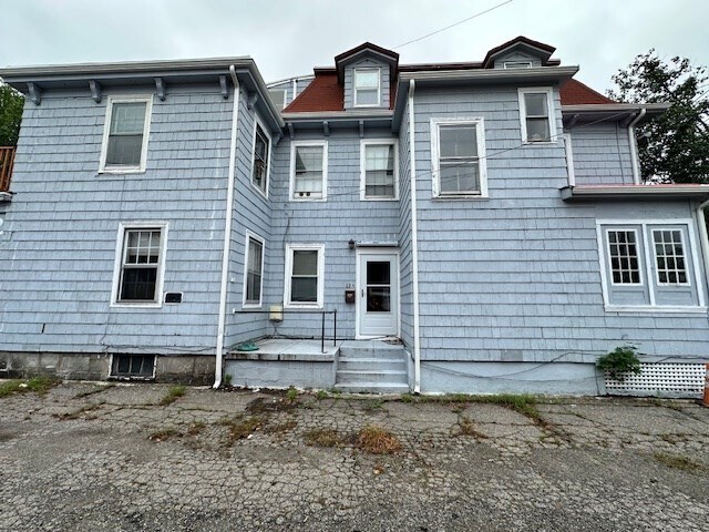 13 Spruce St in Waltham, MA - Building Photo