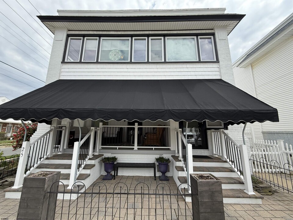 23 N Rosborough Ave in Ventnor City, NJ - Building Photo