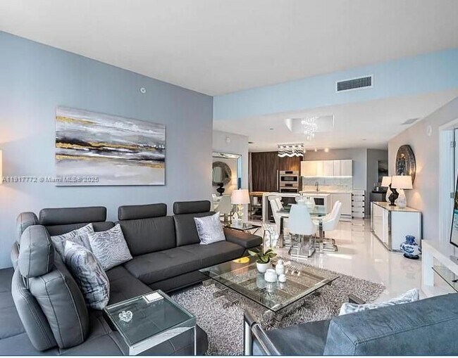 851 NE 1st Ave in Miami, FL - Building Photo - Building Photo