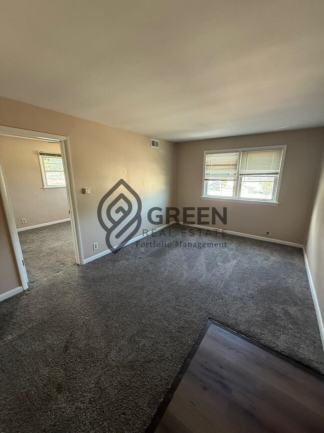 property at 793 N 5th Ave