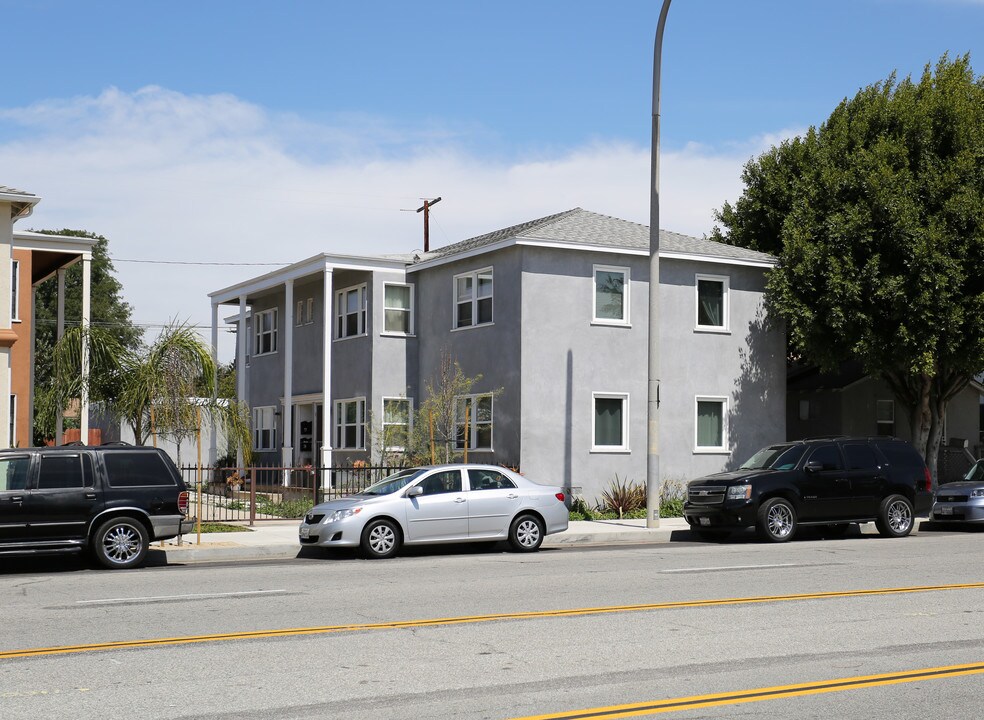 12305 Washington Pl in Los Angeles, CA - Building Photo