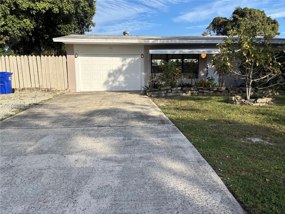 2510 NE 9th Terrace in Pompano Beach, FL - Building Photo