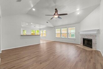155 Fairwind Trail Dr in Conroe, TX - Building Photo - Building Photo