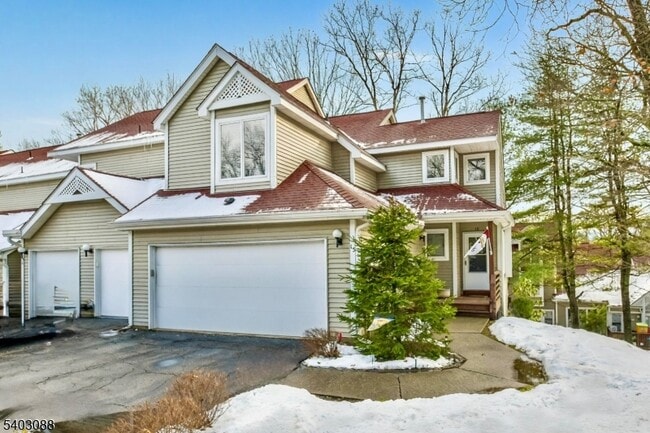 property at 15 Heritage Ct