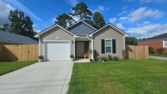 2070 Rogers Dr in Fayetteville, NC - Building Photo