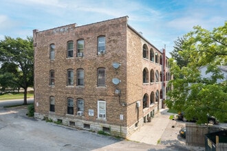 400-402 Western Ave in Joliet, IL - Foto de edificio - Building Photo