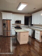 42 Vardon Way in Farmingdale, NJ - Building Photo - Building Photo