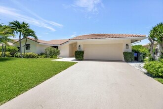 902 Foxpointe Cir in Delray Beach, FL - Building Photo - Building Photo