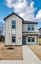 4801 W Triangle St in Fayetteville, AR - Building Photo