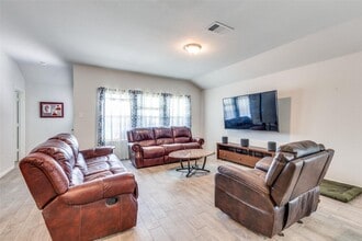 8700 Smokehouse Dr in Saginaw, TX - Building Photo - Building Photo