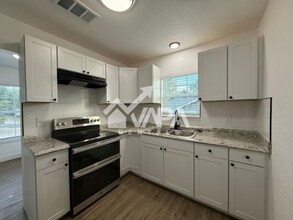 239 Erskine Pl in San Antonio, TX - Building Photo - Building Photo