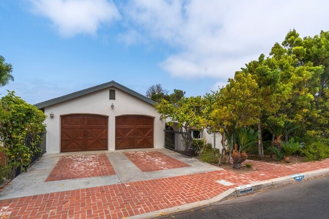256 Vista Del Parque in Redondo Beach, CA - Building Photo - Building Photo