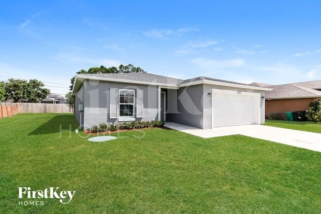 2219 SW Haycraft Cir in Port St. Lucie, FL - Foto de edificio - Building Photo