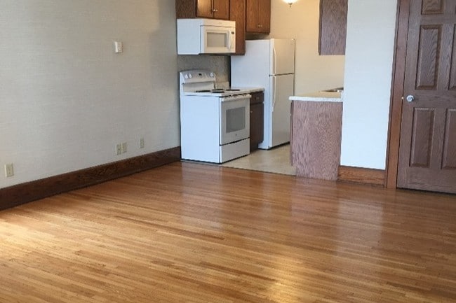 124 Center St, Unit B in Findlay, OH - Foto de edificio - Building Photo