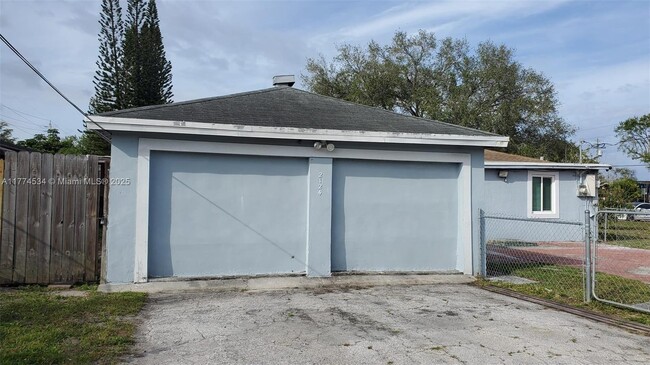 property at 2124 Scott St