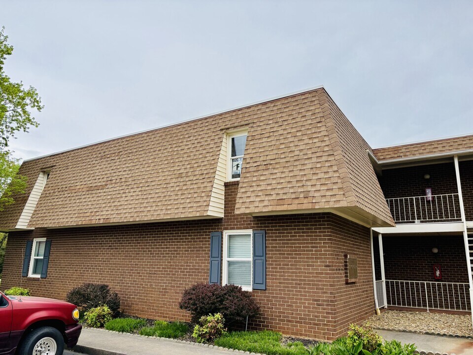 302 Windsor Manor Way in Kernersville, NC - Building Photo