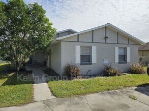 2351 Chestnut Hills Dr in Lakeland, FL - Building Photo - Building Photo