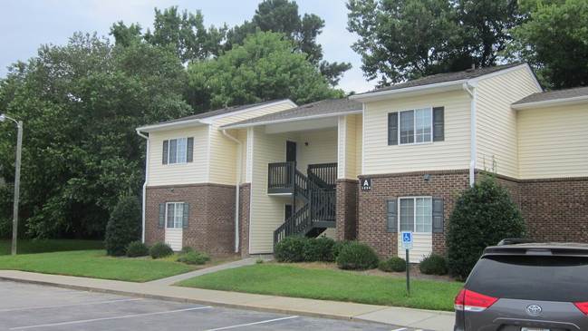 Fox Ridge Apartments in Saint Pauls, NC - Building Photo - Building Photo