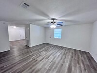 211 W Doverfield Dr in Houston, TX - Building Photo - Building Photo